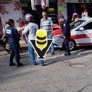 Taxista abre la puerta de su unidad y provoca percance con dos motociclistas en Chicontepec