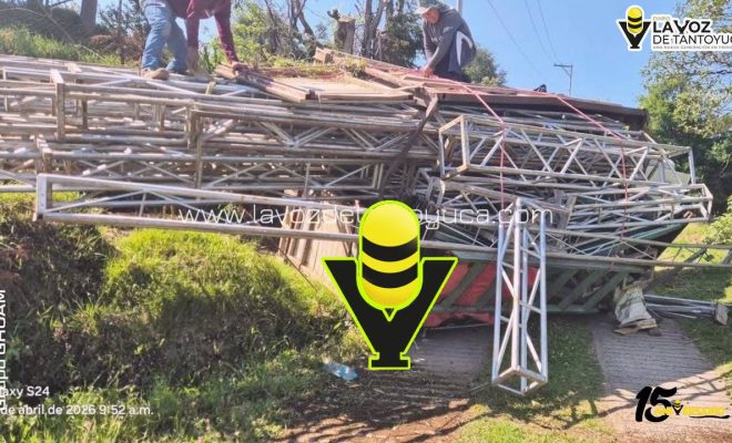 Vuelca camioneta con equipo musical en camino vecinal