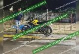 Jovencita lesionada tras derrape de moto¿