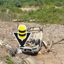 Volcadura moviliza a cuerpos de emergencia en Xochiatipan