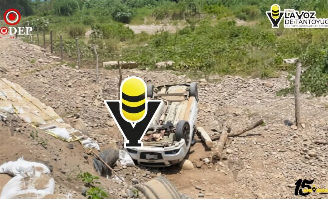 Volcadura moviliza a cuerpos de emergencia en Xochiatipan