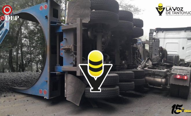 Vuelca caja de tractocamión y obstruye la carretera México - Tampico en Tlanchinol