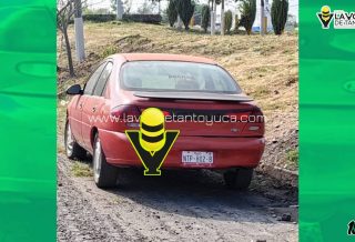 Reportan vehículo abandonado en Villas de Tantoyuca