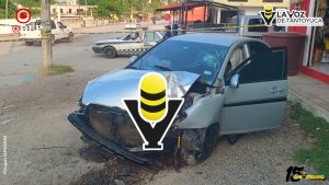 Accidente vehicular deja un joven lesionado y daños a infraestructura en Tempoal