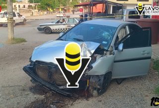Accidente vehicular deja un joven lesionado y daños a infraestructura en Tempoal
