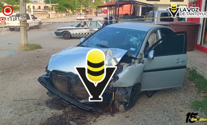 Accidente vehicular deja un joven lesionado y daños a infraestructura en Tempoal