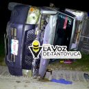 Vuelca camioneta pasajera en la Congregación Xilozuchitl
