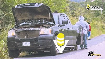 Camioneta por poco y vuelca tras falla mecánica