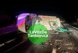 Conductor queda atrapado en pipa volcada en la México - Tampico