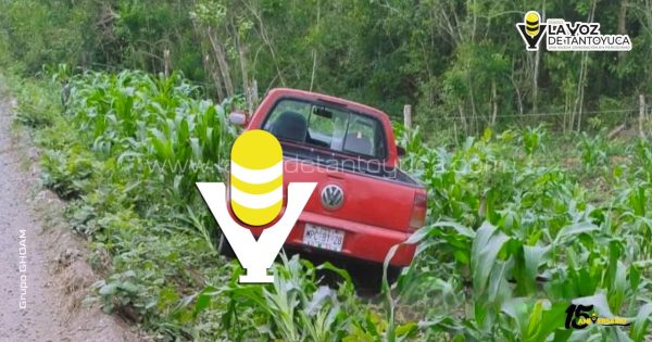 Vehículo termina fuera de la carretera en Benito Juárez