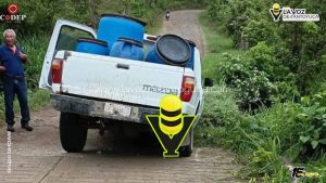 Camioneta estuvo a punto de volcar en camino rural de Cerro Azul