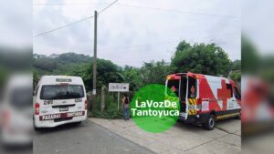 Camioneta choca contra combi en Huejutla 