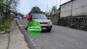 Camioneta choca contra combi en Huejutla 