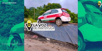 Taxista termina sobre un montículo de material; resultó ileso