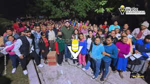Entrega Alcalde Roberto San Román apoyos a familias en la Colonia El Wash