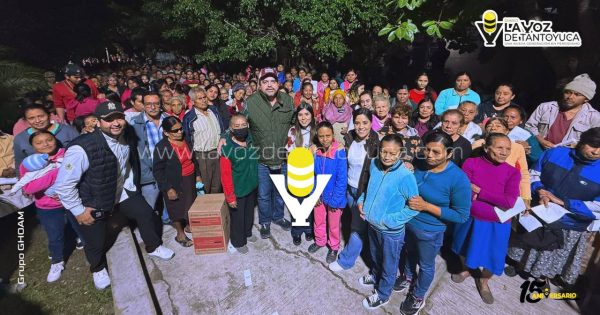 Entrega Alcalde Roberto San Román apoyos a familias en la Colonia El Wash