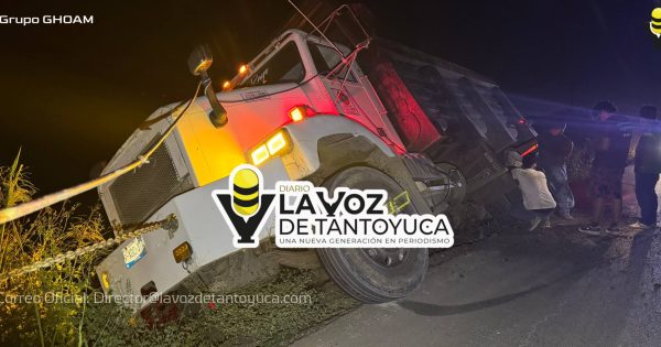 Camión a punto estuvo de volcar en carretera federal