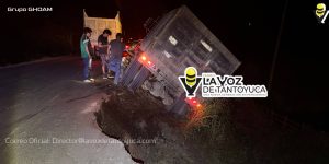 Camión a punto estuvo de volcar en carretera federal