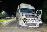 Tractocamión termina averiado por falla en el GPS