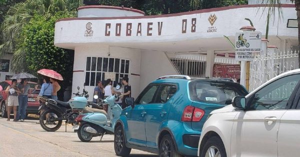 ¡$800 POR ALUMNO!, ARDE LA CUOTA DEL COBAEV 08: Padres cuestionan el destino del dinero