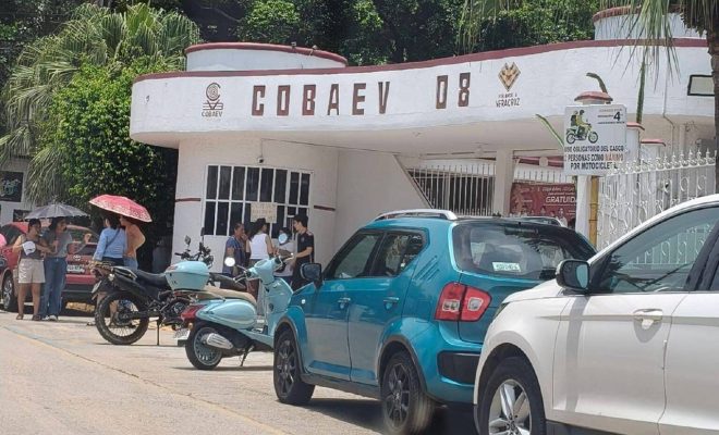 ¡$800 POR ALUMNO!, ARDE LA CUOTA DEL COBAEV 08: Padres cuestionan el destino del dinero