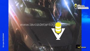 Conductor sale lesionado tras chocar contra poste