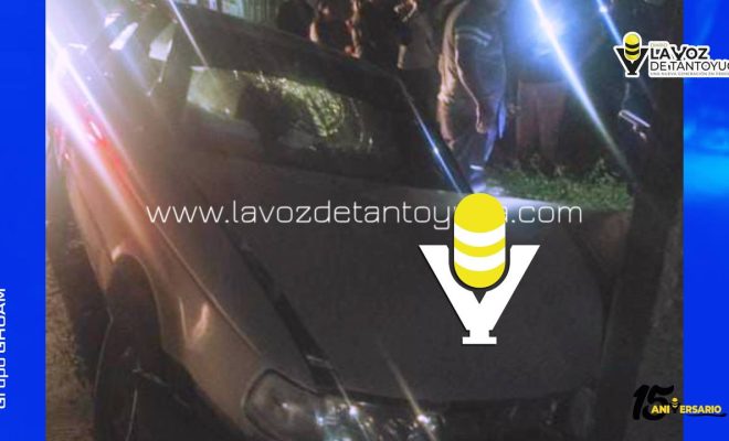 Conductor sale lesionado tras chocar contra poste