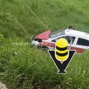 Taxista pierde el control y termina fuera de la carretera, en la Ixcatepec - Chontla