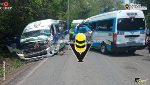 Choque entre dos combis deja varios lesionados en Atlapexco