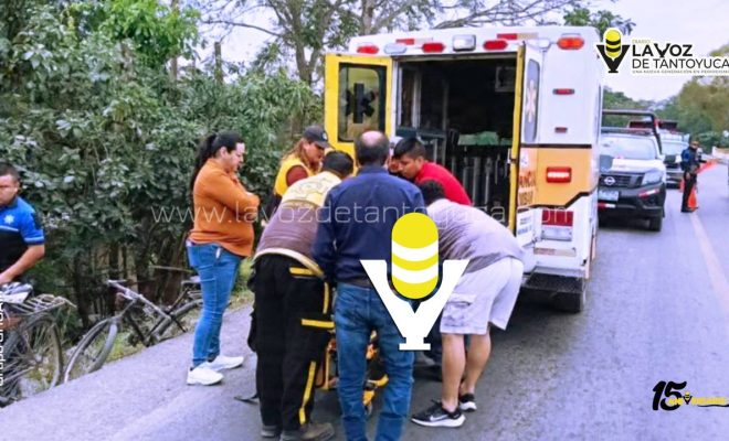 Auxilian a adulto mayor tras ser impactado por un motociclista