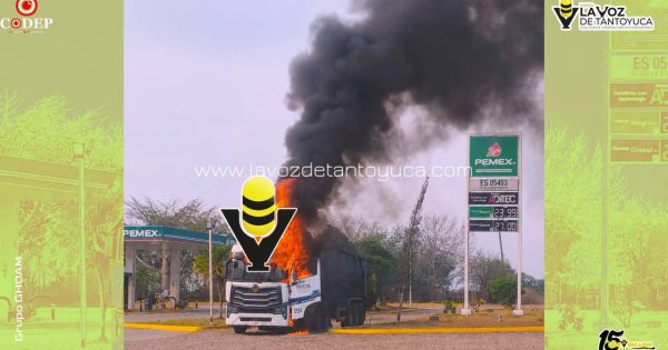 Se incendia camión en gasolinera de Pánuco; conductor logra salir ileso