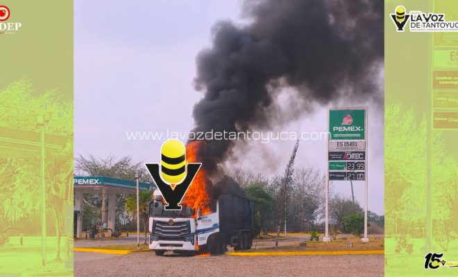 Se incendia camión en gasolinera de Pánuco; conductor logra salir ileso