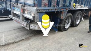 Choque entre particular y un camión dejó solo daños materiales