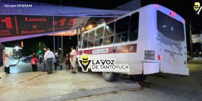 Microbús choca contra negocio de tacos en Ciudad Madero