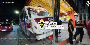 Microbús choca contra negocio de tacos en Ciudad Madero