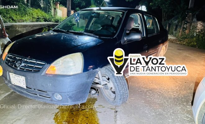 Vehículo averiado bloquea calle en la Ruiz Cortines