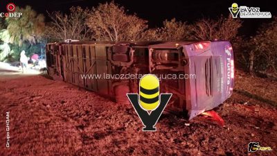 Vuelca autobús Futura en la carretera González-Llera