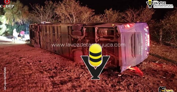 Vuelca autobús Futura en la carretera González-Llera