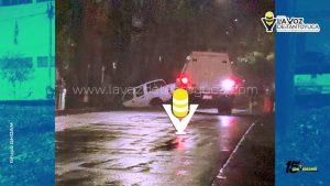 Impacta camioneta contra árbol en avenida Orizaba; fallece una mujer y hay dos heridos